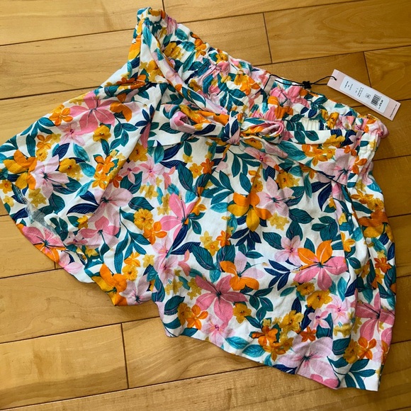 BCBGeneration Pants - NWT BCBG high waisted floral shorts